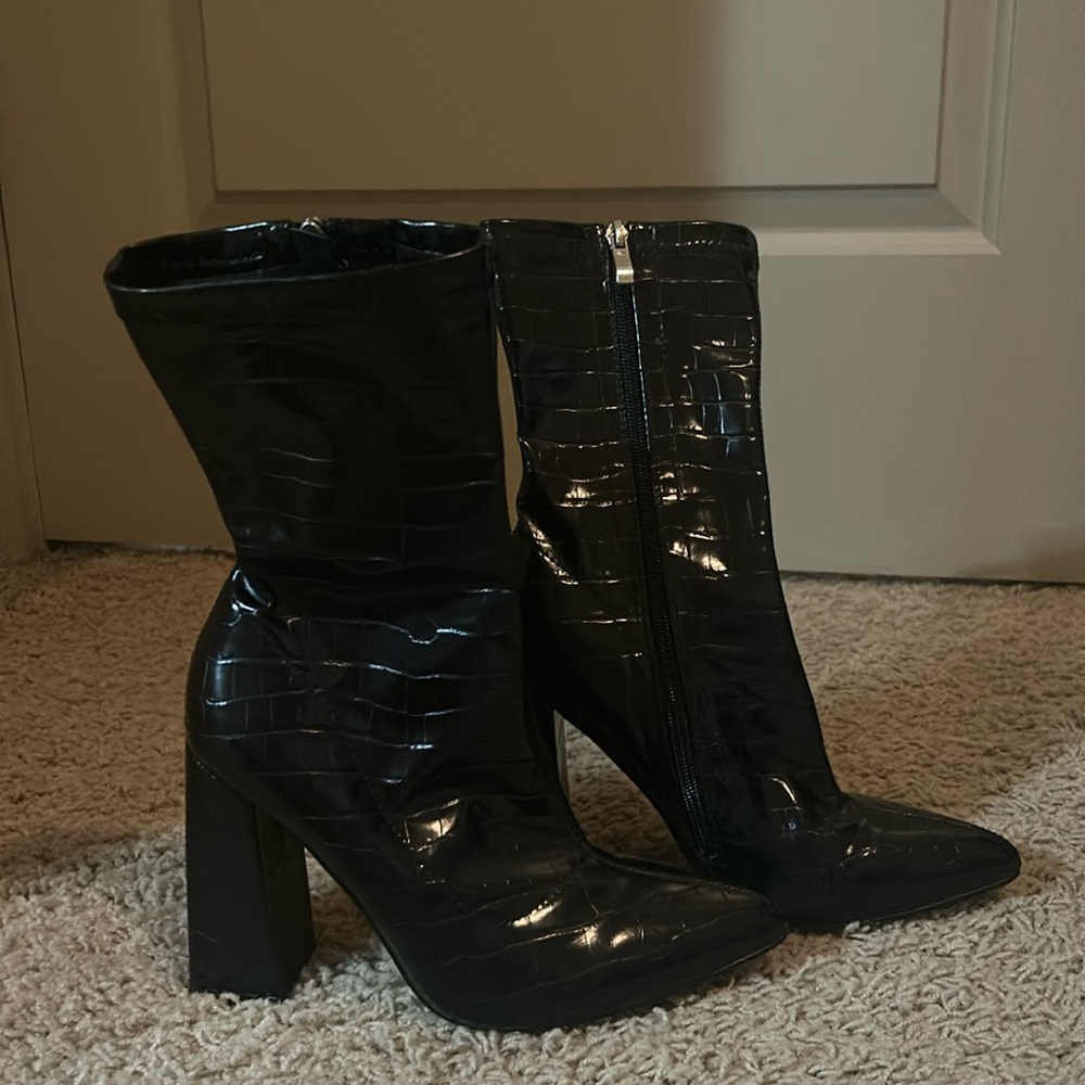 Heeled boots